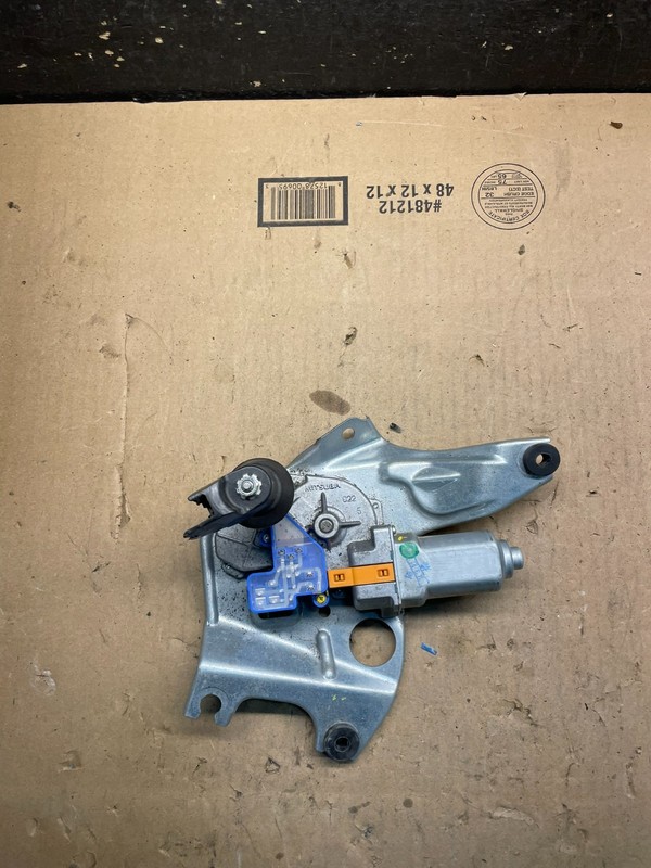 2010 to 2014 Subaru Legacy Outback Rear Windshield Wiper Motor w4211 DG