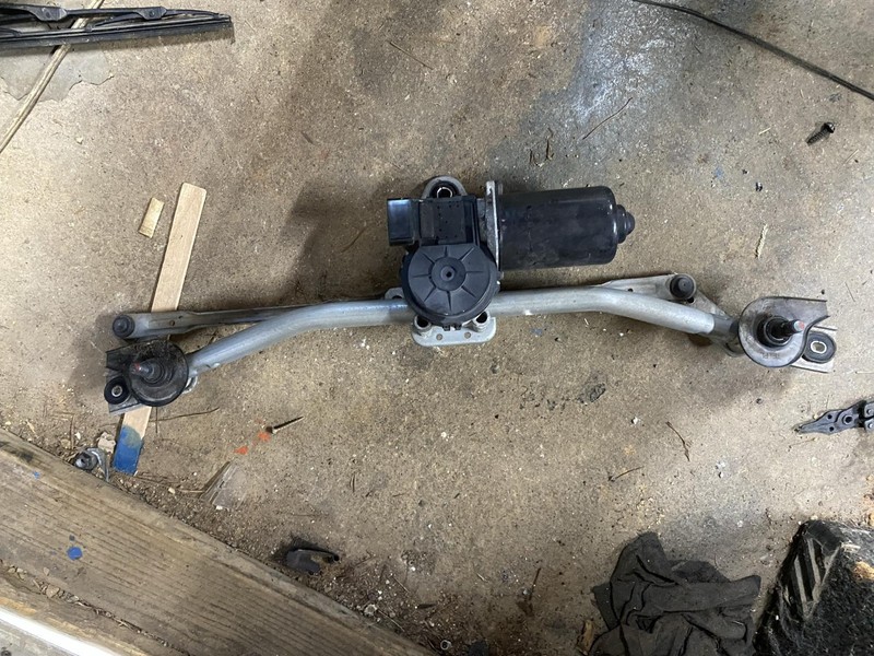 2012 KIA OPTIMA Windshield Wiper Motor FWD 2.40L Used 69000 Miles OEM
