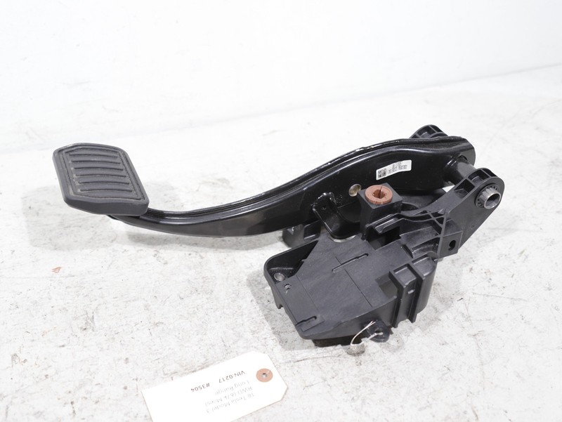 2017-2023 Tesla Model 3 Accelerator & Brake Pedal Assembly 1044691-00-D OEM 67K