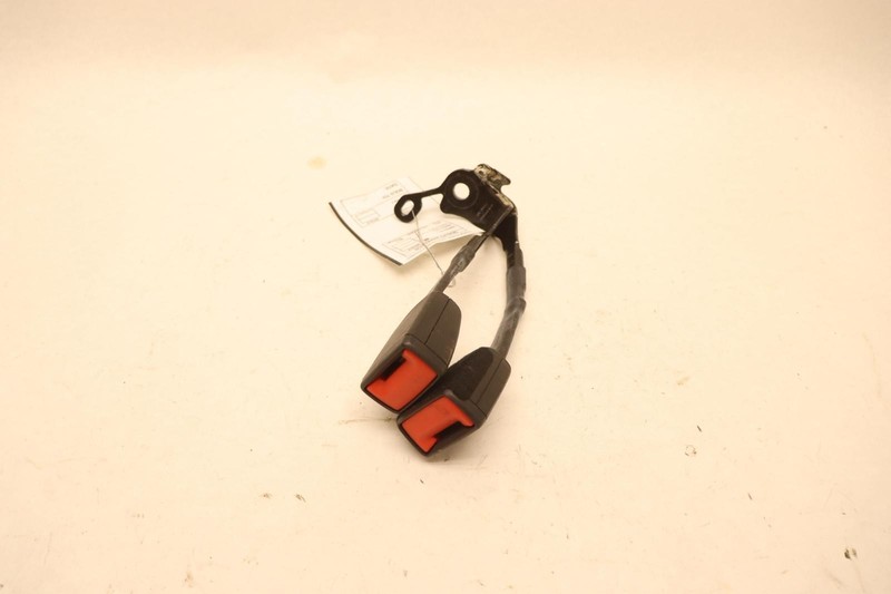 2022-2024 VOLKSWAGEN TAOS REAR CENTER SEAT BELT BUCKLE PAIR OEM
