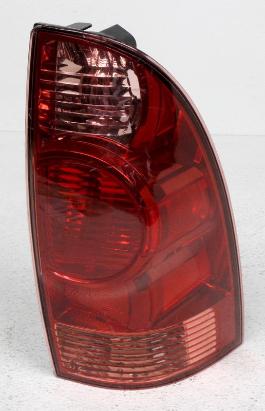 OEM Toyota Tacoma Right Incandescent Tail Lamp 81550-04150 - Lens Chipped