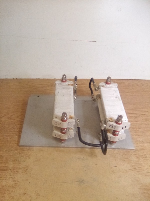 EC&M NO.3 2048 X4 Ceramic Electrical Insulator Assembly