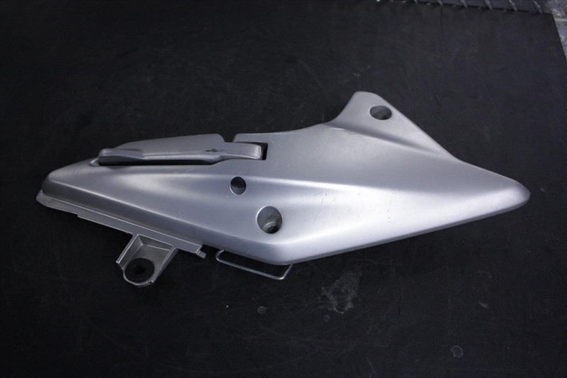 04 HONDA FSC 600 D SILVERWING LEFT REAR FOOT PEG MOUNT BRACKET FSC600