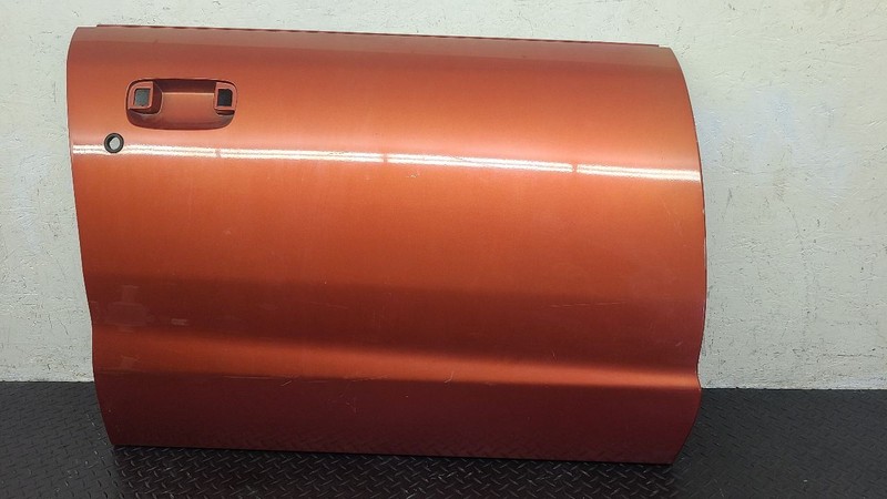 02-05 Saturn VUE Front Right Passenger Door Outer Panel Only Orange OEM 15209772