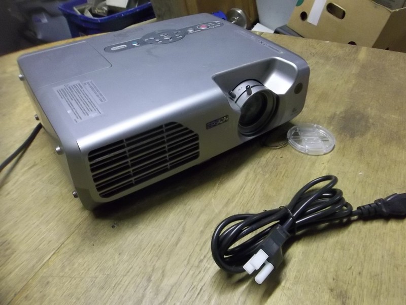 Epson EMP-821 PowerLite 821P LCD Projector, FOR PARTS OR REPAIR *FREE SHIPPING*