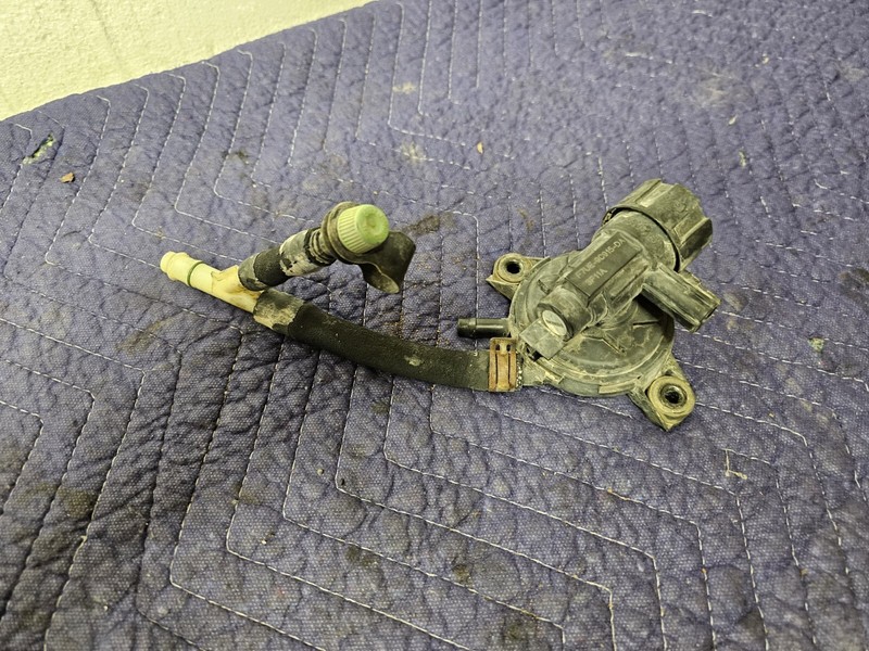 Vapor Canister Purge Valve SMP For 2003-2004 Ford E-350 Club Wagon