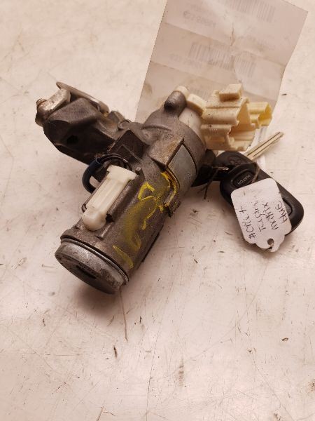 2004 TOYOTA MATRIX IGNITION WITCH WITH KEY