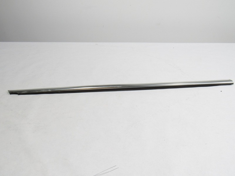 17-19 Alfa Romeo Stelvio 2019 Front Right Door Window Belt Molding Trim ;:M