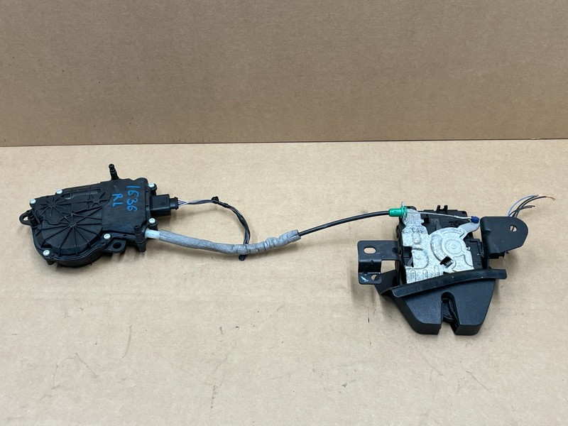 18-20 Land Range Rover L405 Rear Left Driver Trunk Lock Latch Actuator 1636 OEM