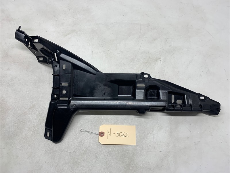 12-16 TESLA MODEL S REAR RIGHT SIDE C PILLAR MOUNT SUPPORT BRACKET OEM 3062 B80