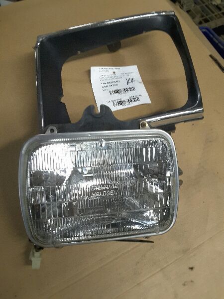 95 96 97 TOYOTA TACOMA R. HEADLIGHT 4X4 THRU 5/97 CHROME 108521