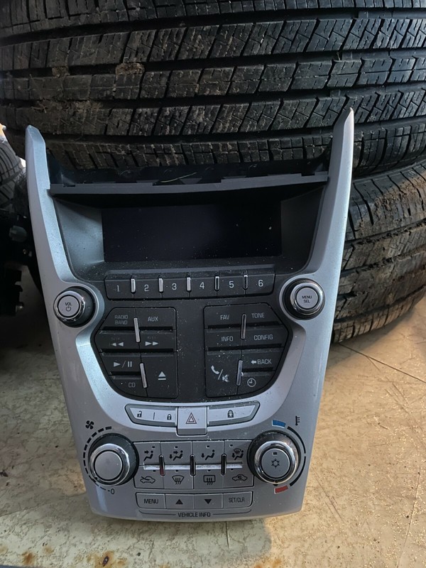 10-11 TERRAIN EQUINOX OEM RADIO STEREO CD PLAYER W/ CLIMATE CONTROL & BEZEL