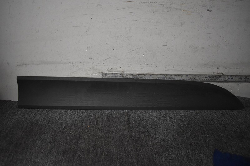 2015-2019 PORSCHE MACAN DOOR MOLDING RIGHT SIDE FACTORY OEM