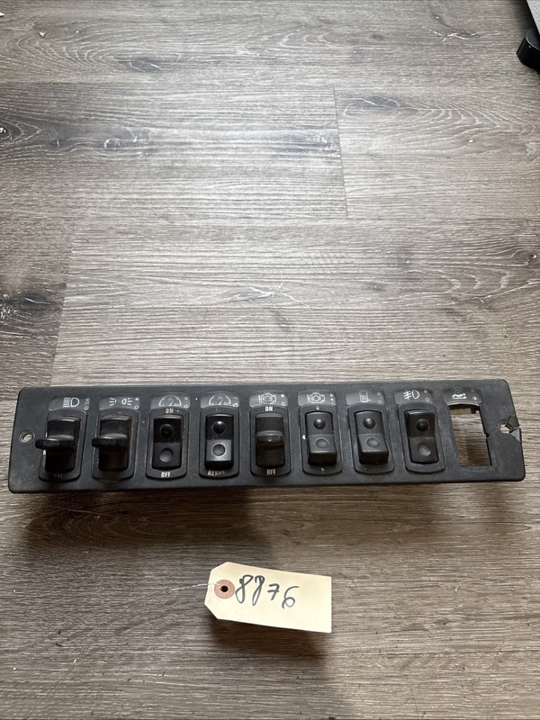 Kenworth T200 Dashboard 8 Switch Control Panel - P/N: S64-1004-9 Broken