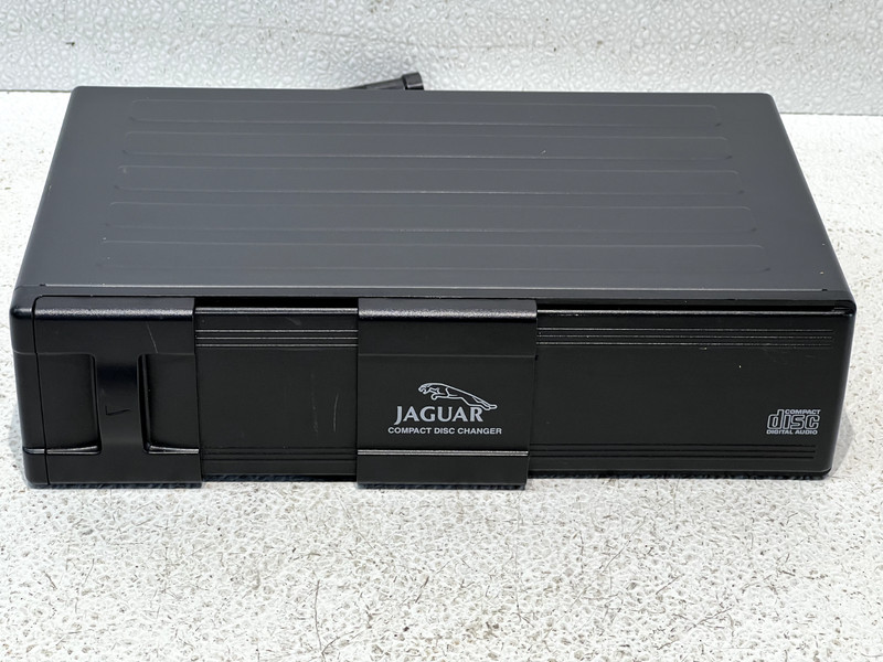98-06 Jaguar XJ8 VDP Audio Player 6 Disc CD Changer w/ Magazine OEM
