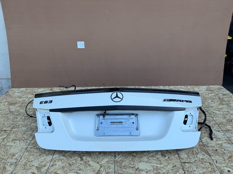 MERCEDES W212 E63 2010-2016 OEM TRUNK LID DECK SHELL WITH SPOILER ASSEMBLY WHITE