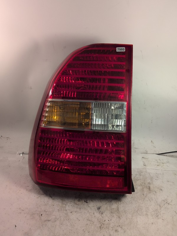 05-08 Kia Sportage Left Tail Light Assembly 05 06 07 08 driver