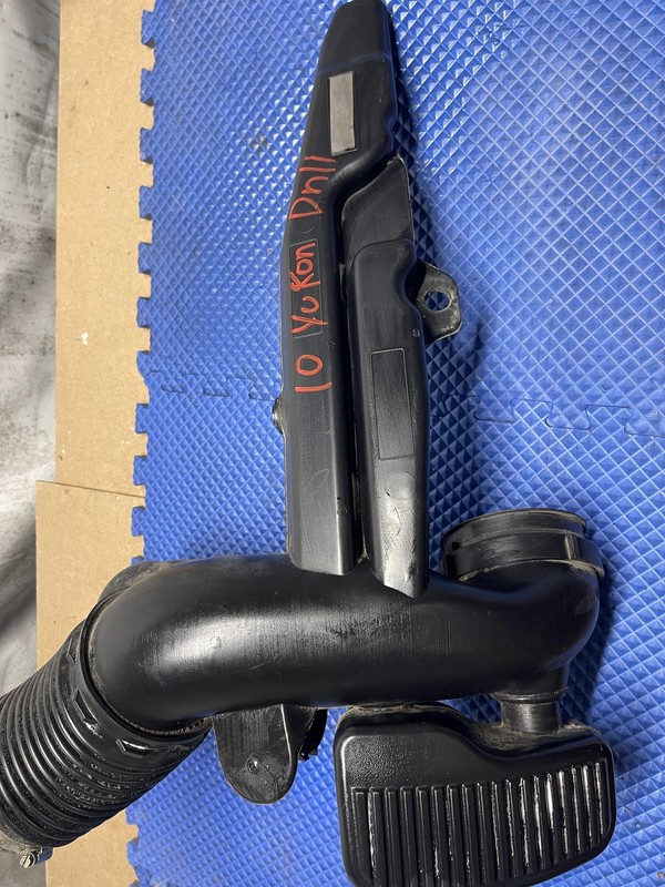09-14 GMC YUKON DENALI 6.2 AIR CLEANER SNORKEL TUBE ASSEMBLY TESTED OEM