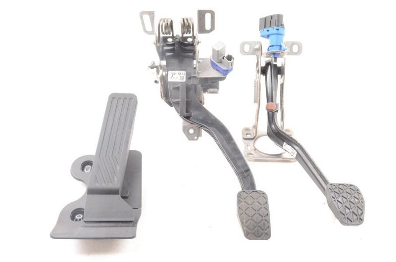 2016-2019 MAZDA MX-5 MIATA ND MANUAL 6 SPEED BRAKE CLUTCH AND GAS PEDAL ASSEMBLY