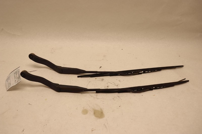 2005-2008 CHEVY EQUINOX FRONT LEFT & RIGHT WINDSHIELD WIPER ARM PAIR OEM