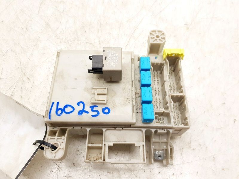 98 99 00 01 02 03 TOYOTA LAND CRUISER 4.0L CABIN FUSE BOX ASSEMBLY