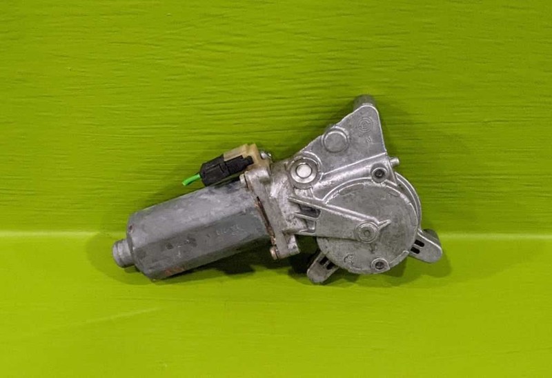 95C220 2.2L AT SDN PASSENGER RIGHT FRONT POWER WINDOW MOTOR OEM 1238-21