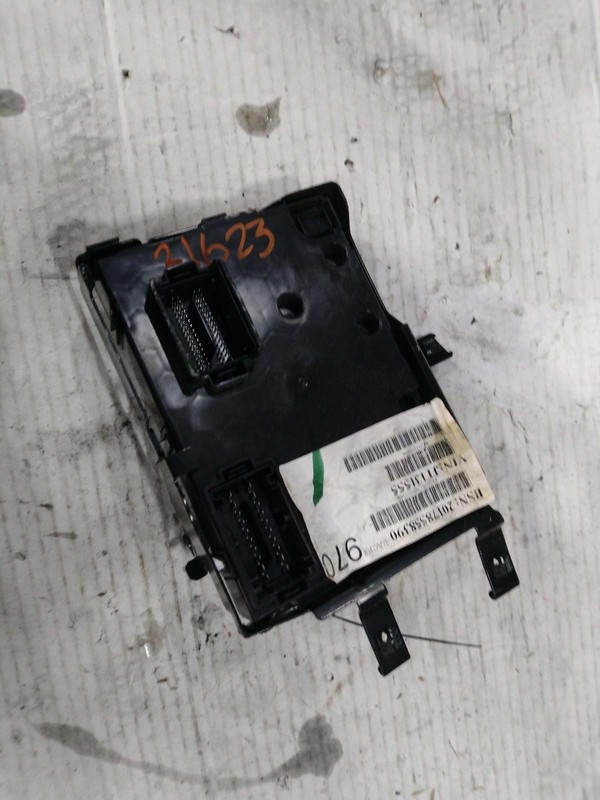 2018 Jeep Compass Body Control Module OEM 68369350AB 112K Mileage Black
