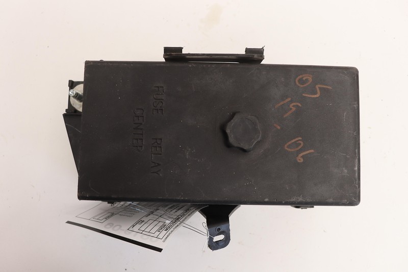 2000-2002 CHEVY CORVETTE ENGINE FUSE BOX CONTROL UNIT JUNCTION BLOCK OEM