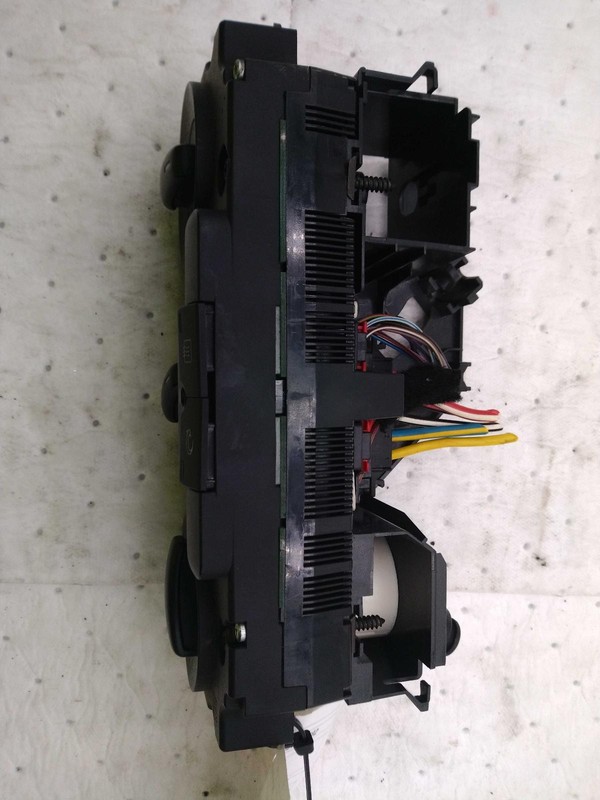 Used A/C Selector Switch fits: 2008 Volkswagen Golf gti Sdn VIN K 8th digit sing