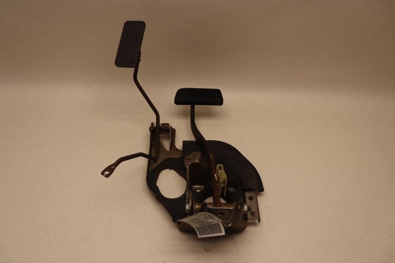 2000-2006 CHEVY TAHOE GAS ACCELERATOR THROTTLE & BRAKE PEDAL OEM