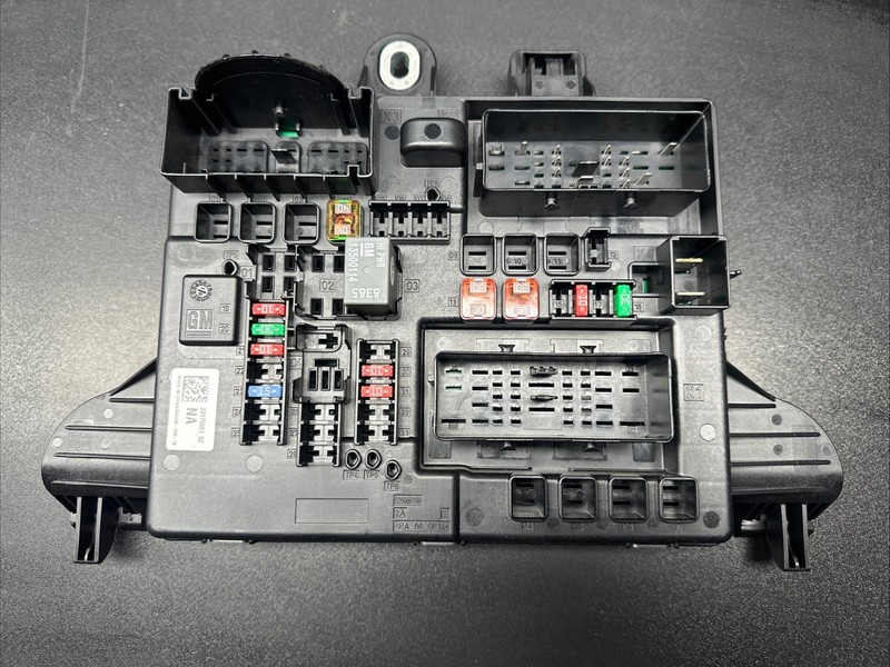 ✅ 2016-2019 OEM Cadillac XTS Rear Compartment Fuse Relay Box Block