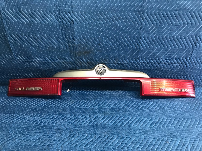 1999 Mercury Grand VILLAGER Trunk Lid Center Tail Light Lamp Finish Panel OEM