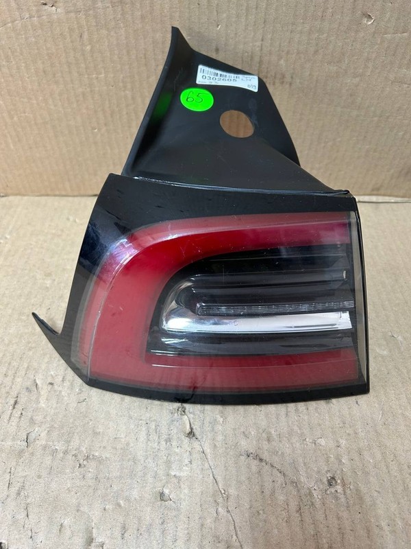 ✅ 2017-24 Tesla Model 3 Y Rear Left Hand Tail Light 3 Pin 1502086-00-D OEM