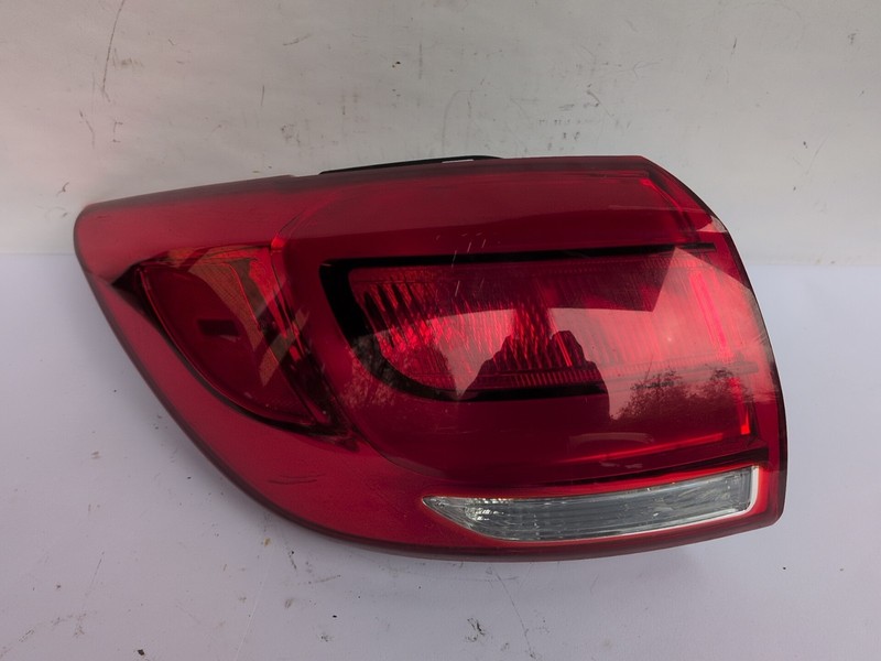 2014 15 16 Kia Sportage Driver Left LH Tail Light Lamp Outter Quarter Mounted