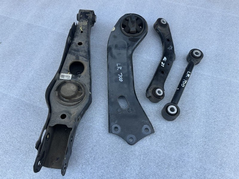 2019-2021 HYUNDAI TUCSON LEFT DRIVER SIDE REAR LOWER CONTROL ARMS 4 PIECES