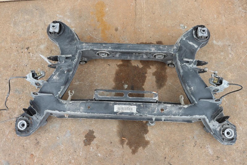 2012-2018 MERCEDES CLS550 W218 4.6L A/T REAR SUSPENSION CROSSMEMBER SUBFRAME OEM