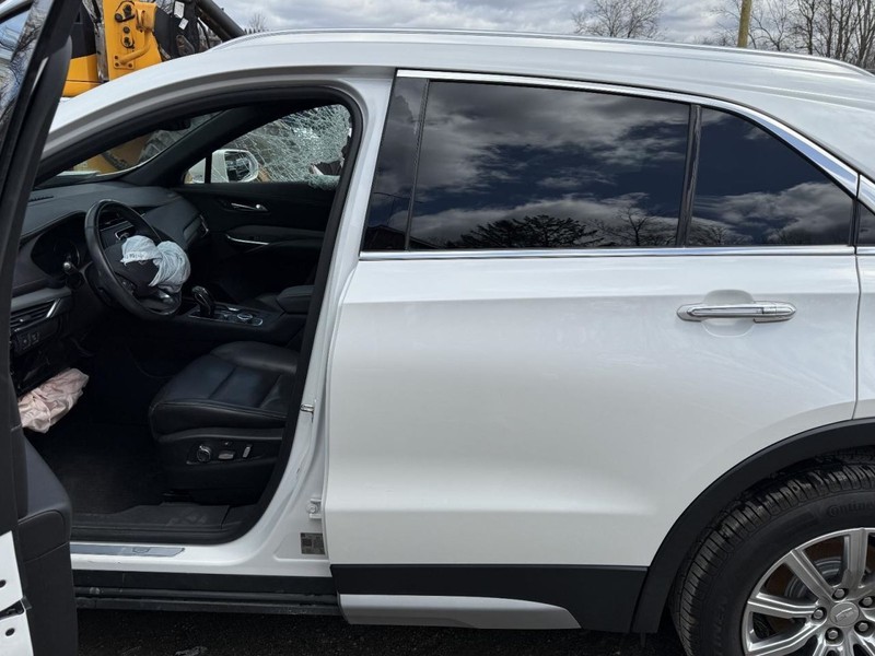 19-24 CADILLAC XT4 LEFT ROCKER W/POST WHITE PC:G1W AWD 72K PREMIUM LUXURY 66770