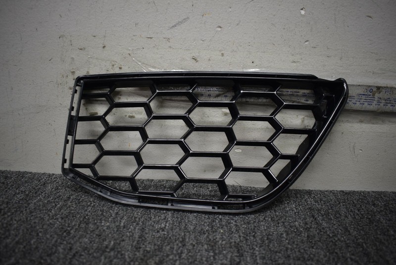 BMW FRONT LOWER GRILLE RIGHT SIDE FACTORY OEM