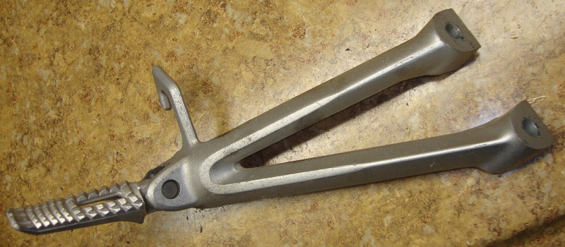 2007 Suzuki GSX-R750 GSXR 750 GSXR750 Right Rear Foot Peg Passenger Pedal Mount