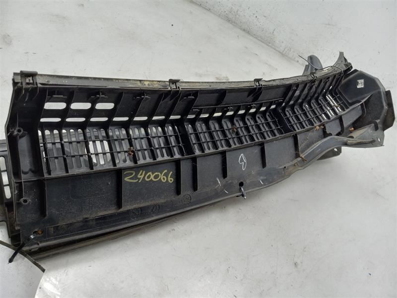 03 04 05 06 07 08 Toyota Matrix Cowl Vent Panel