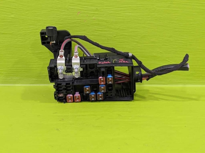 15 16 MKC HATCH FUSE RELAY JUNCTION BOX OEM 3809-56