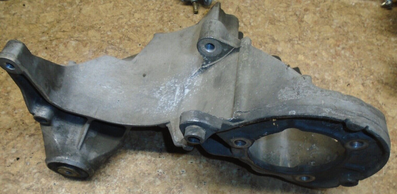 2004 Ford Mustang 3.9L 3.9 L Engine Transmission Motor Mount Support Cast Brace