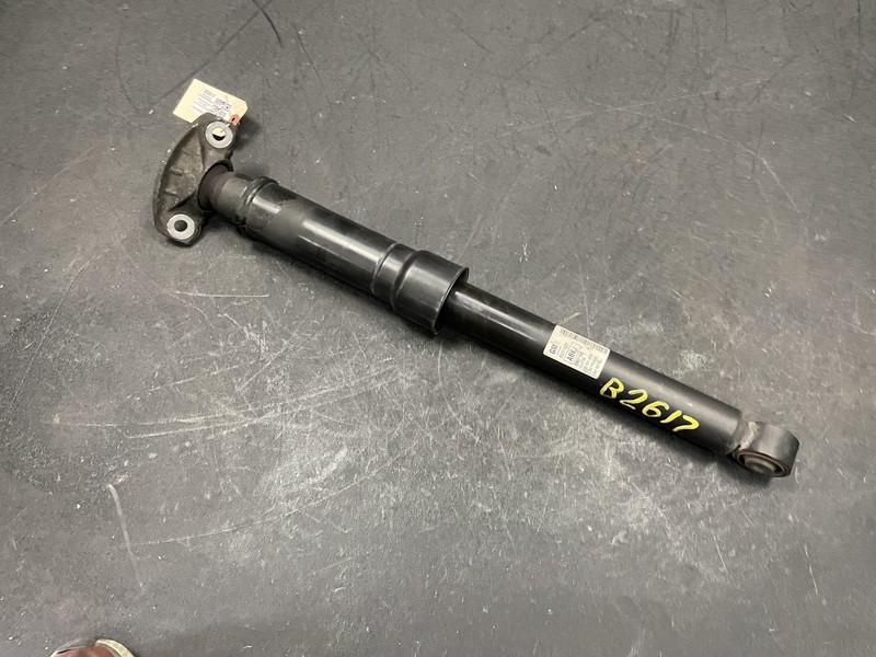 Rear Left Shock Absorber 2018 Buick Encore 95271437 2013 2014 2015 2016 - 2020