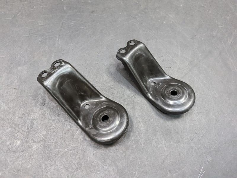 2PC Rear Crossmember Front Right & Left Bracket 2018 Honda CR-V 2017 2019 2020