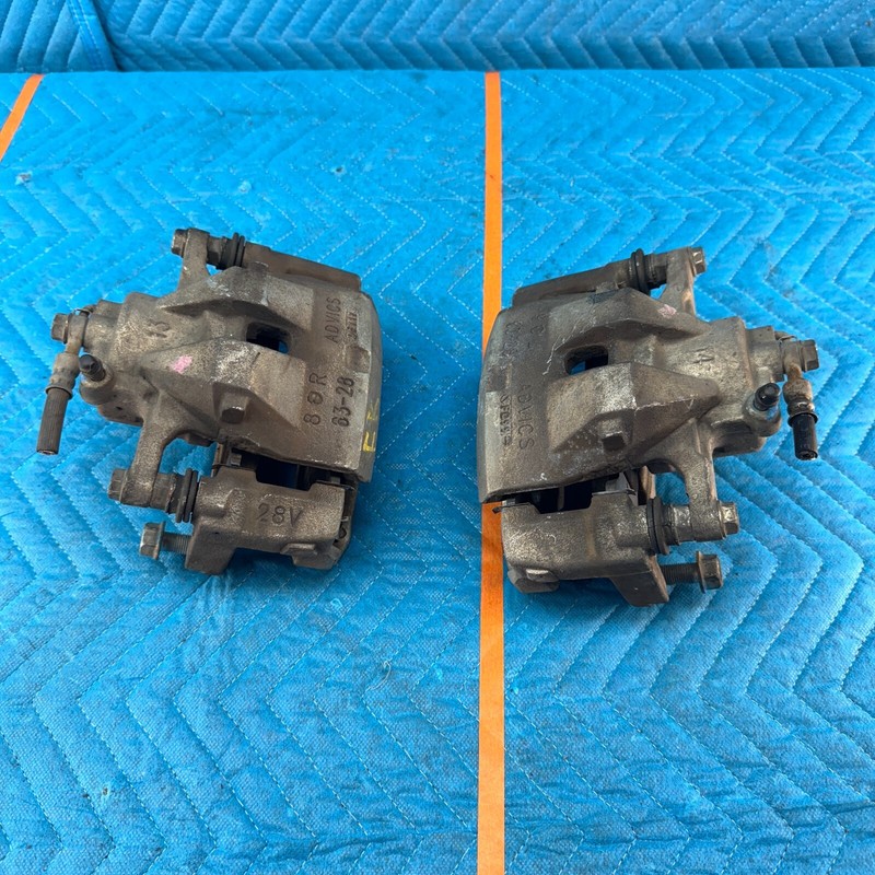 05-12 TOYOTA AVALON XL Front right left brake caliper kit SET OEM