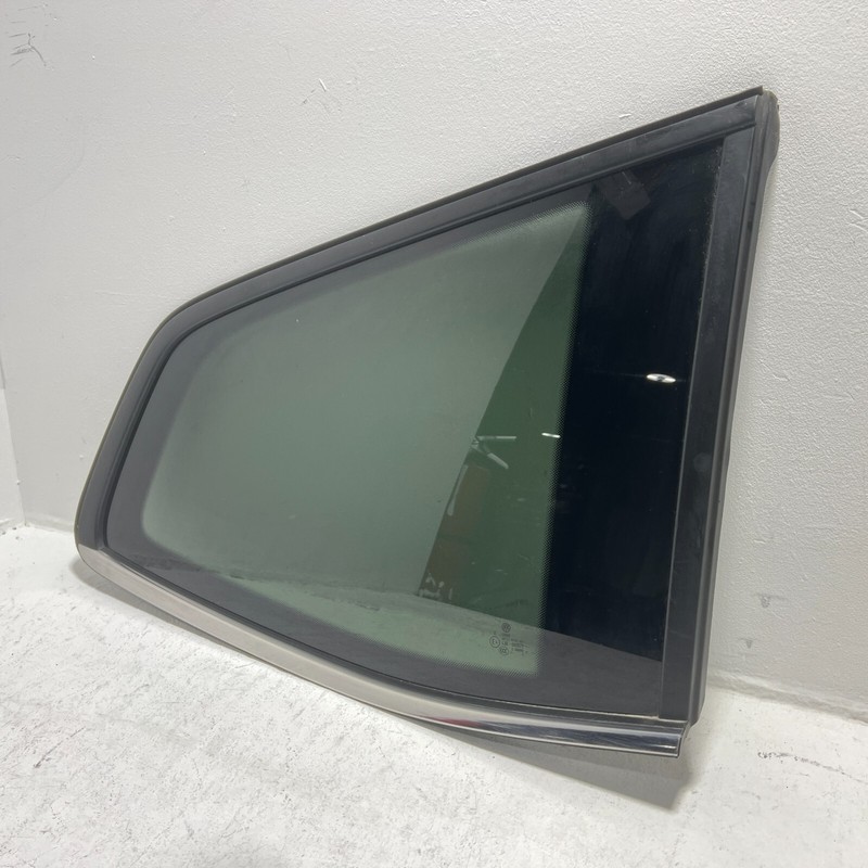 2018-2025 VOLKSWAGEN ATLAS REAR PASSENGER SIDE QUARTER PANEL WINDOW GLASS OEM