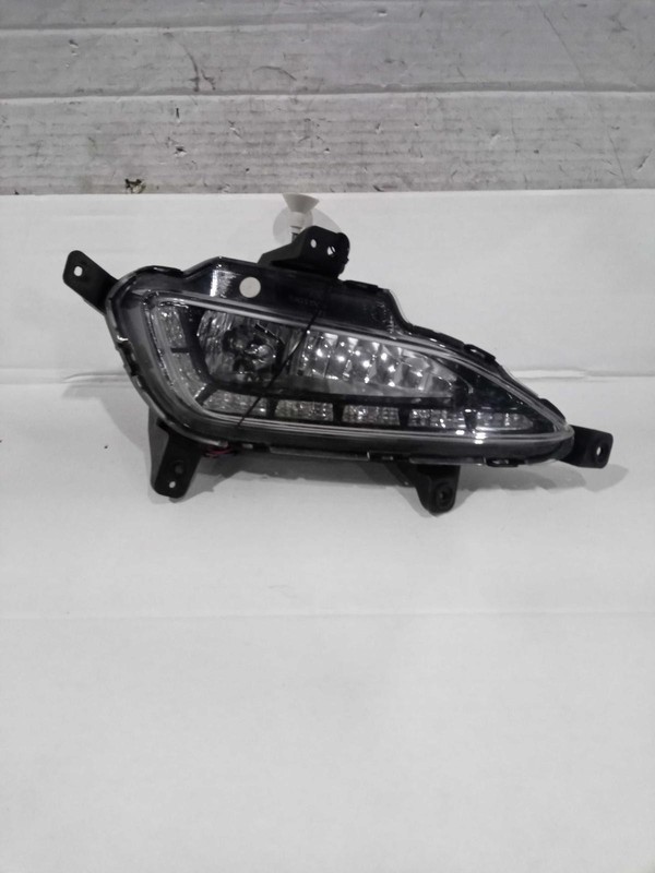 2017 Hyundai Tucson Left Fog Light Assembly White OEM 400933 93K Miles