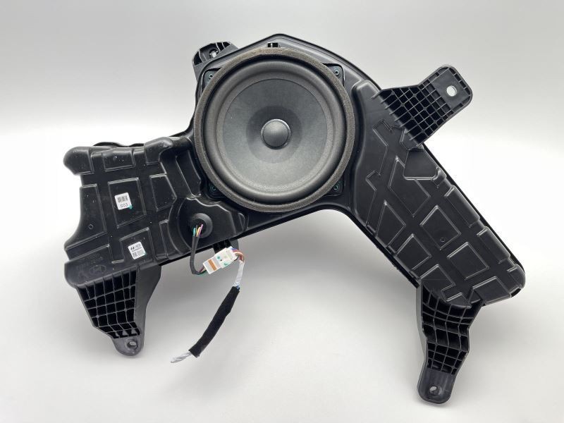 2017-2023 HYUNDAI KONA SUBWOOFER SPEAKER HARMAN ASSY 57039