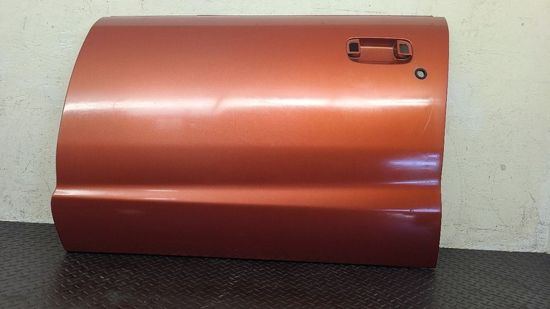 02-05 Saturn VUE Front Left Driver Door Outer Panel Only Orange OEM 15209771