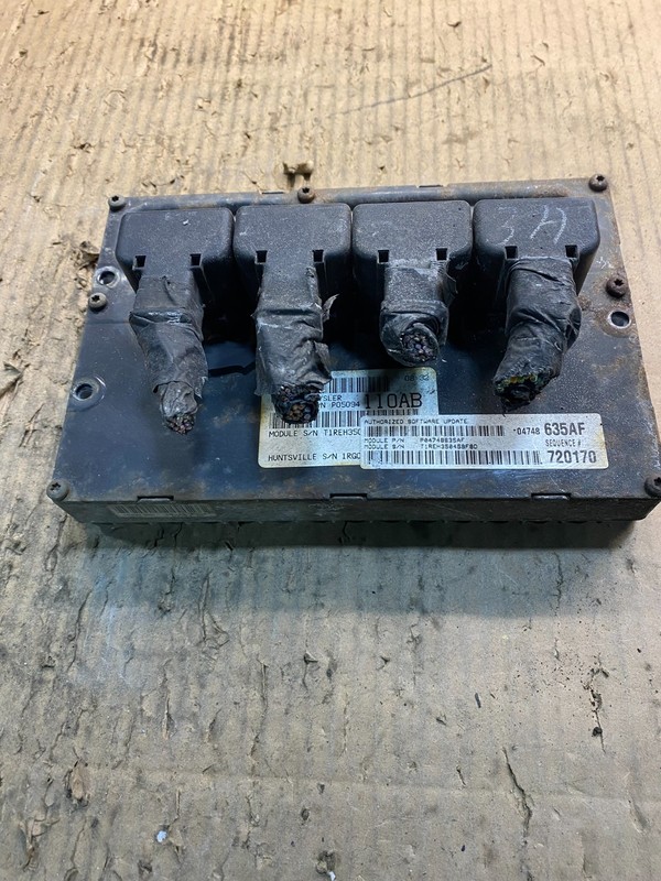 2005 ChryslerCaravan3.3L Engine Control Unit ECU p04748635af Y1536 DG